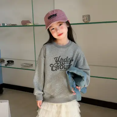 グレー