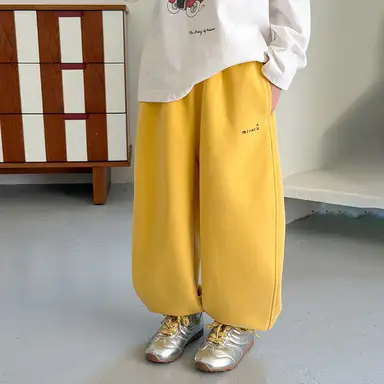 イエロー