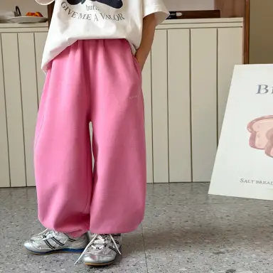 ダークピンクパンツ