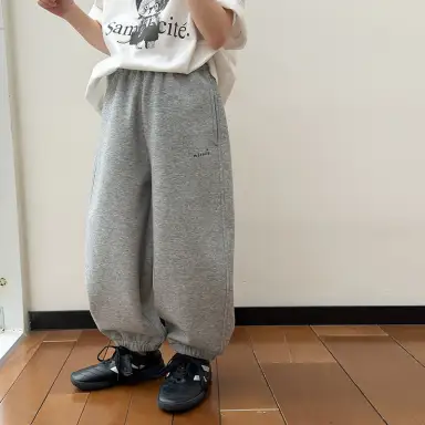 ダークグレー