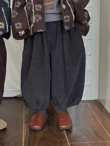 グレー