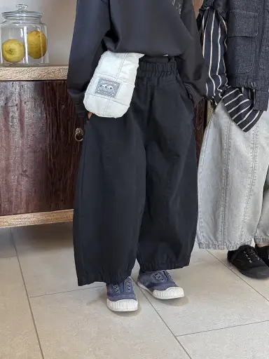 ブラック