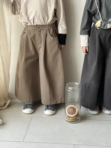 ベージュ