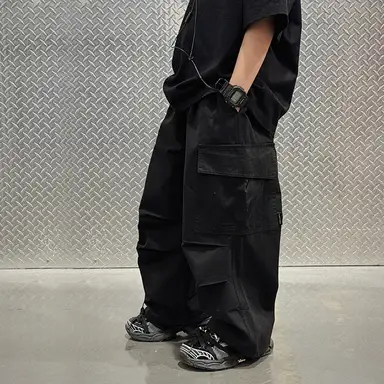 ブラック