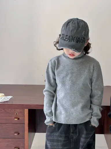 グレー
