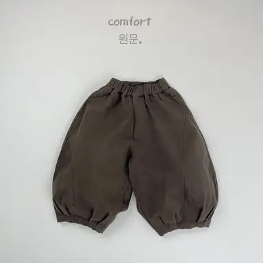 グレー