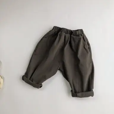 グレー