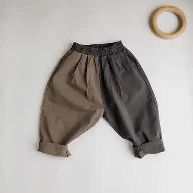 グレー
