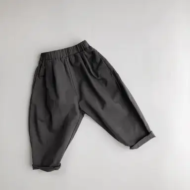グレー