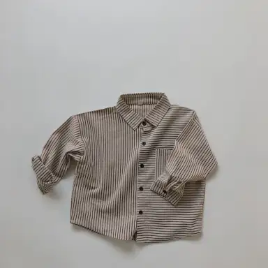 ベージュシャツ