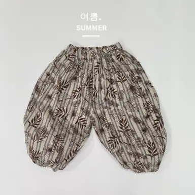 グレー