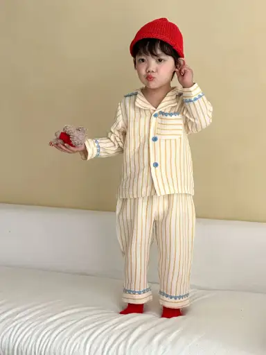 ベージュ