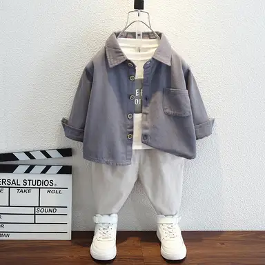 グレー
