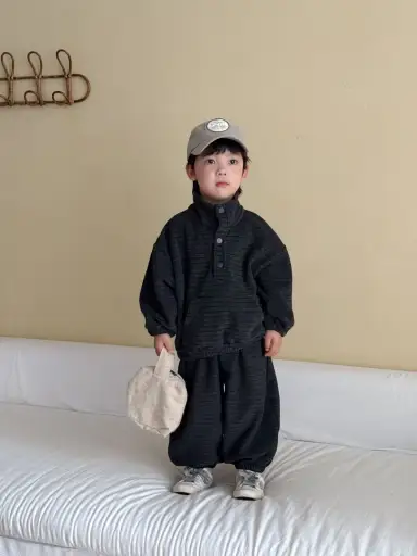 ブラック