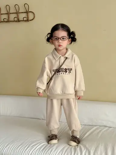 ベージュ