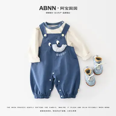 アイボリートップス + ブルーサロペットカバーオール