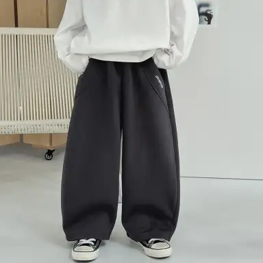 ダークグレー