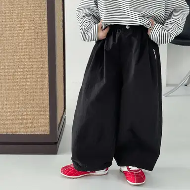 ブラック パンツ