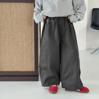 グレー