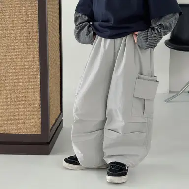 グレー