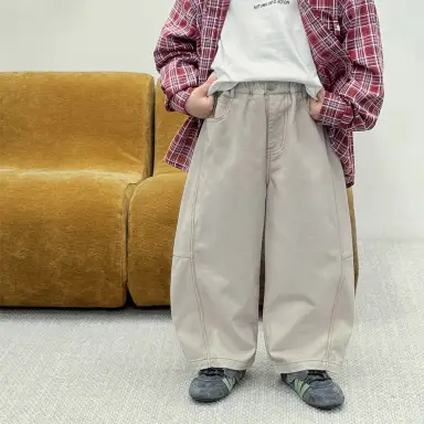 アイボリー パンツ