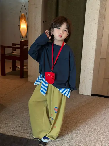 ネイビー