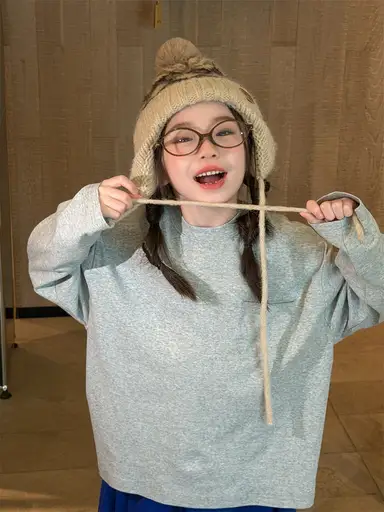 グレー