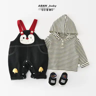 デニムサロペットパンツ + アイボリーストライプトップス