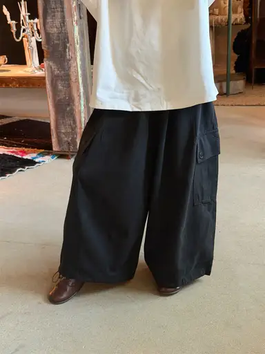 ブラック