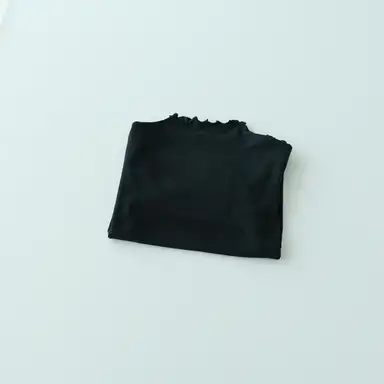 ブラック トップス