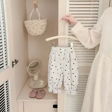 グレー