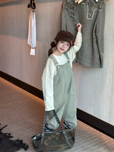 グリーンサロペットパンツ