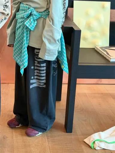 ブラック