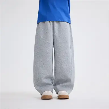 ライトグレー パンツ