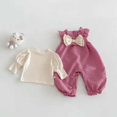 アイボリートップス＋ピンクカバーオールセット