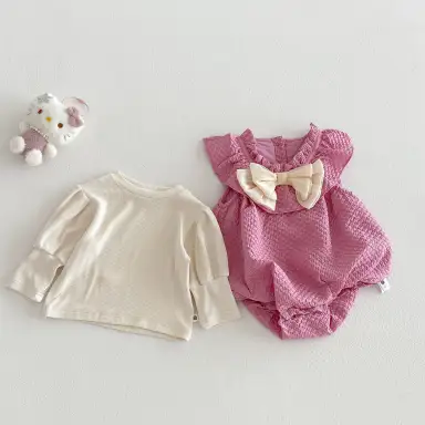 アイボリートップス＋ピンクロンパースセット