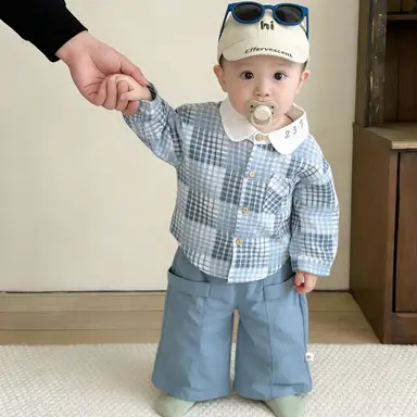ブルーチェックトップス + ブルーパンツ