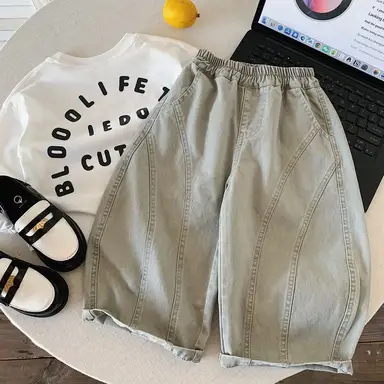 グレー