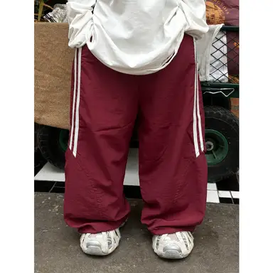 レッド パンツ