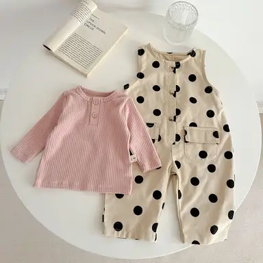 アイボリードットサロペットパンツ + ピンクトップス
