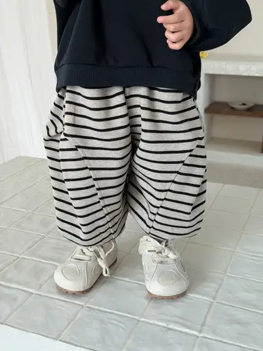 グレーストライプパンツ