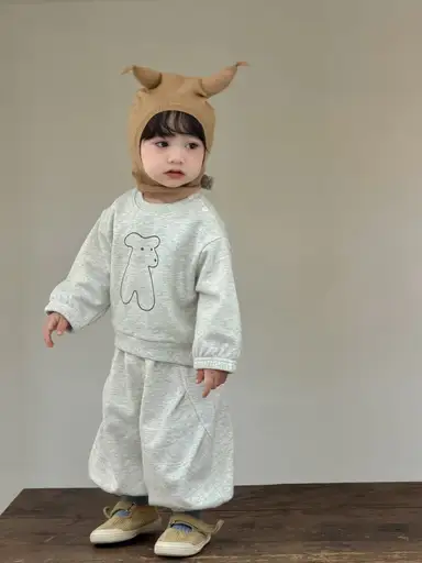 グレーパンツ