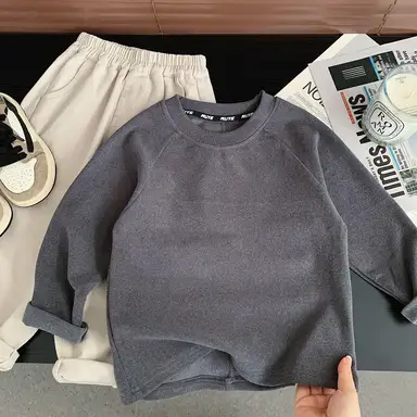 グレー