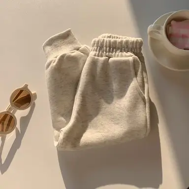 グレー パンツ