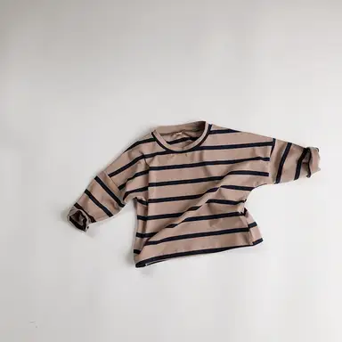 ベージュトップス
