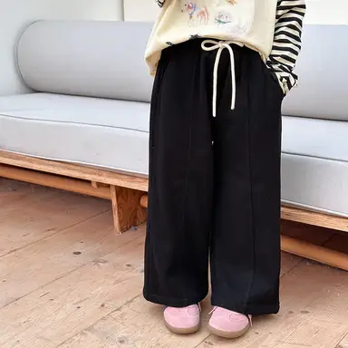 ブラック パンツ