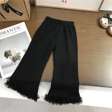 ブラックパンツ