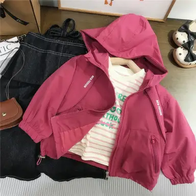 ピンクアウター + デニムパンツ