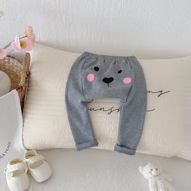グレー
