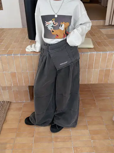 グレー